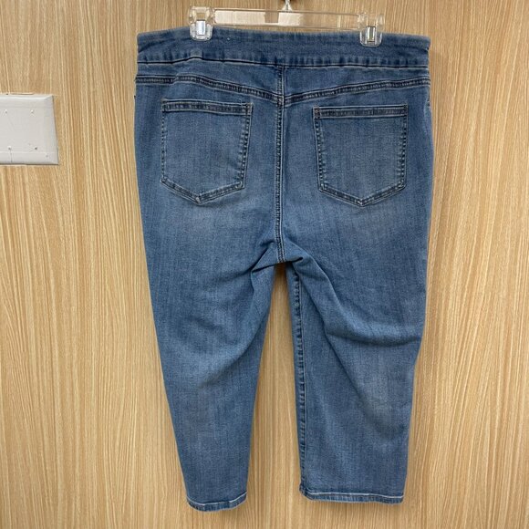 Chico's blue denim embroidered capris size 16 - Picture 4 of 5